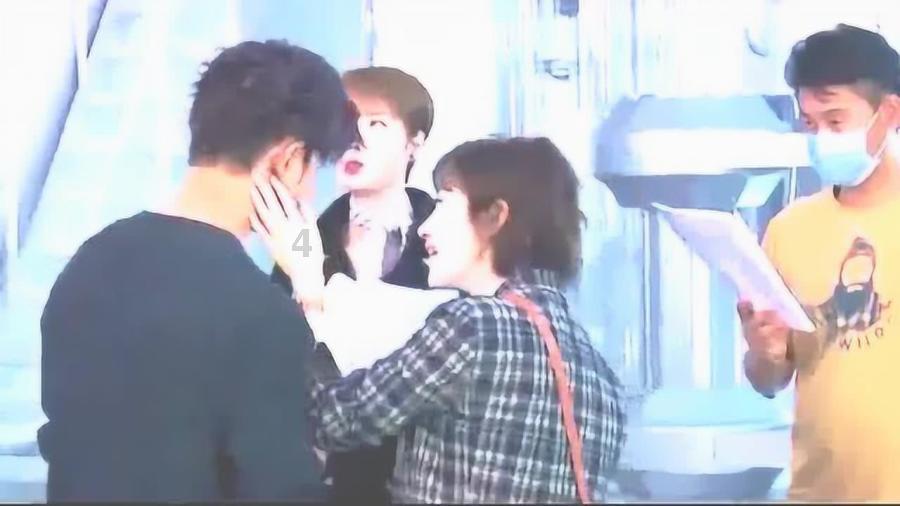 请教老师。甲钱是乙的3倍。甲给乙20元后。乙是甲的2倍。两人各有多少钱？游戏画面